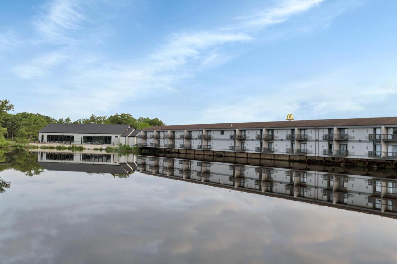 Waterbird Lakeside Inn 체스터튼 외부 사진